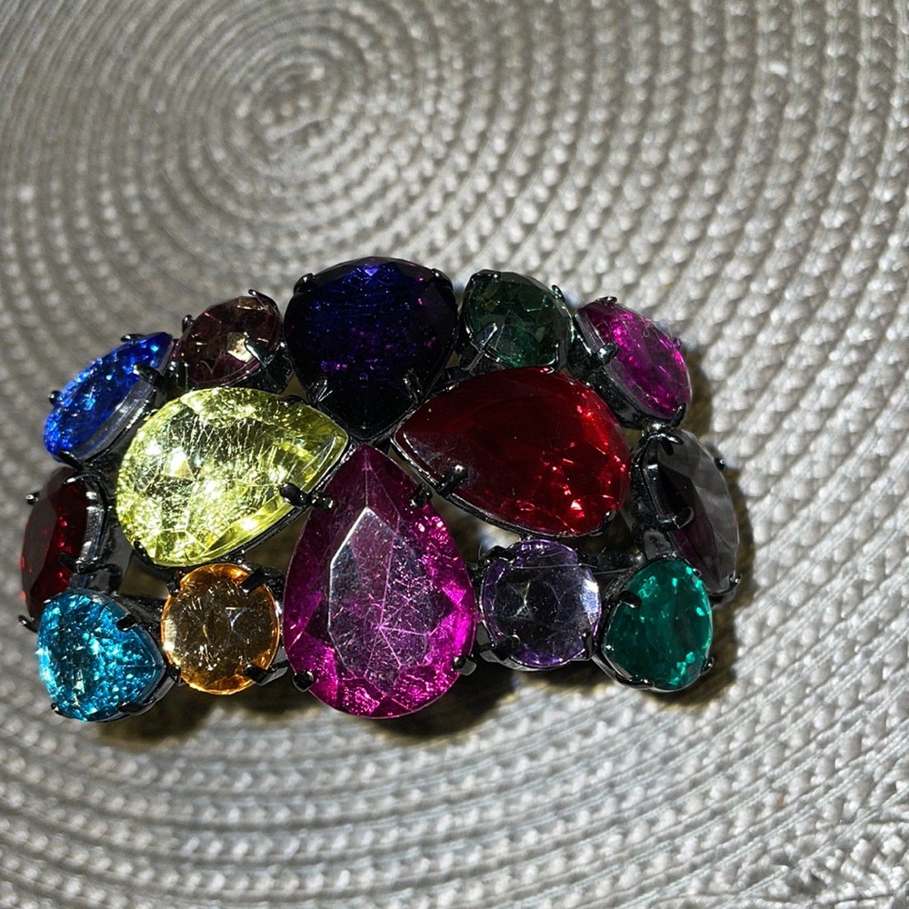 Gorgeous multi colored gems bracelet- spring closure- smoke free home- see pics
